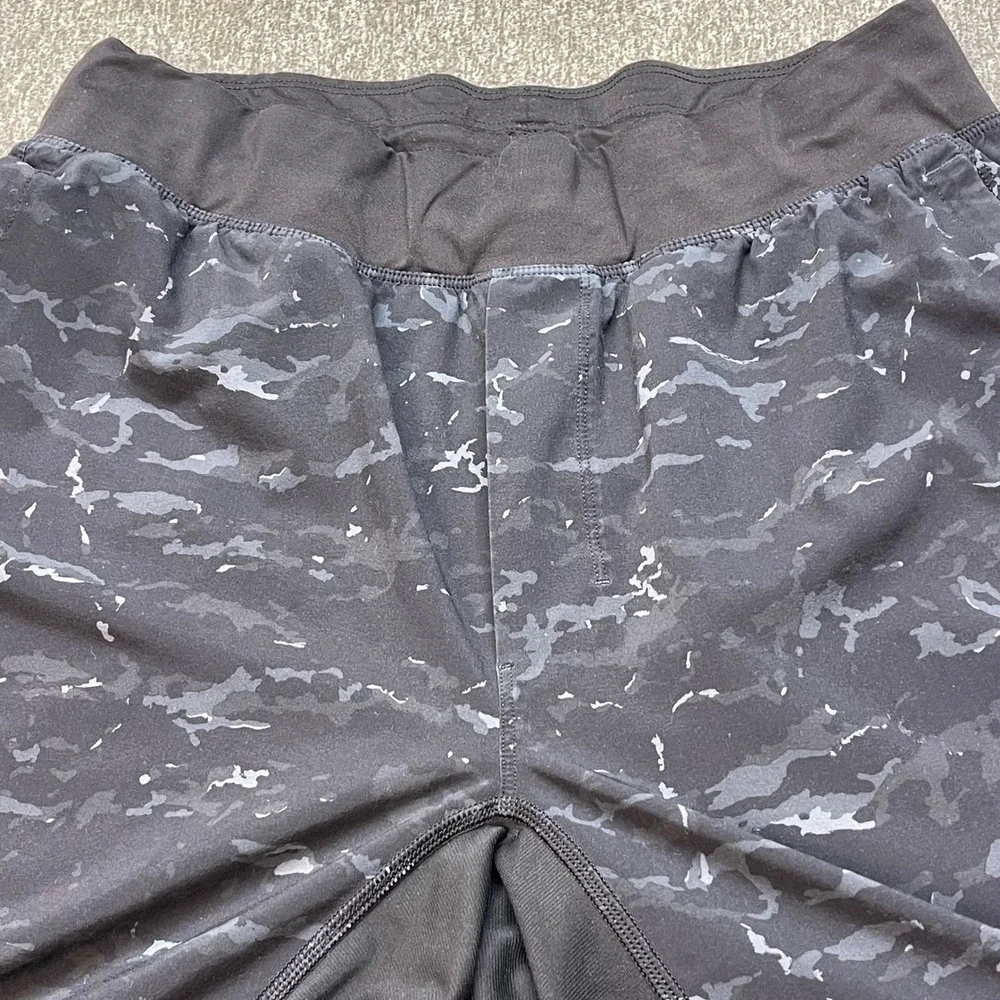 Lululemon Mens T.H.E. Short 9in. Tiger Camo Black Athletic Training Lined Small